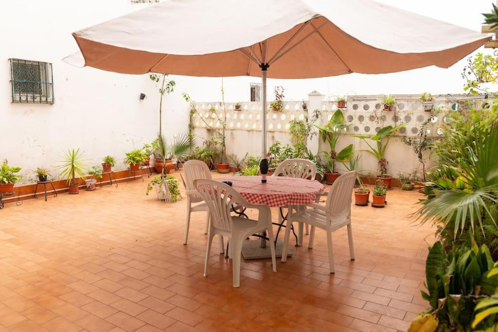 El Patio De La Vina By Gades Gestion Apartment Cadiz Bagian luar foto